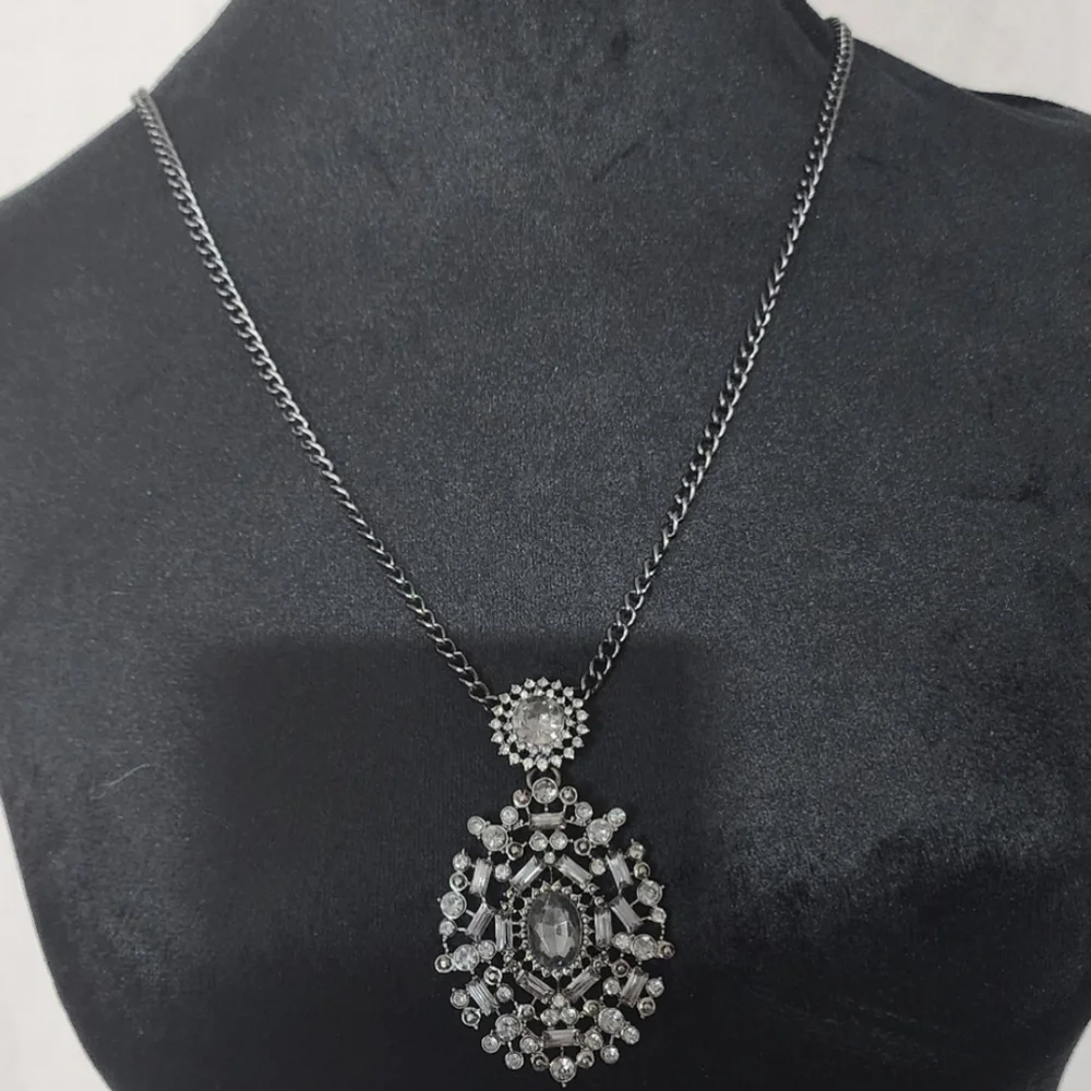 ANN TAYLOR Vintage Silver Tone Victorian Pendant Necklace - Picture 7 of 8